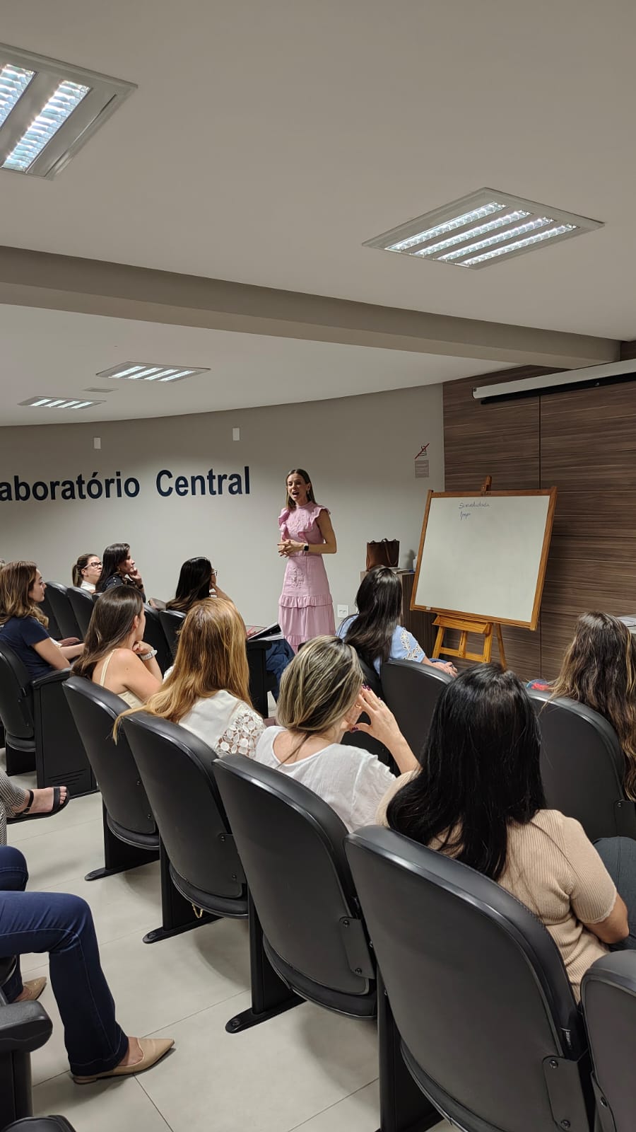 Palestra A infância e a adolescência na era digital, com psicóloga Marcela Linhares. 28/08/2025